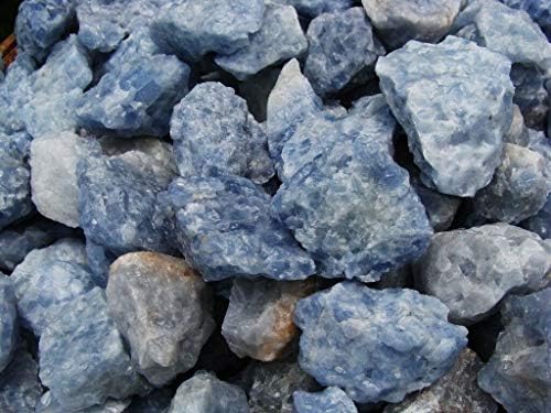 500 карати Многу неразумна природна сина калцит груба + бесплатна фацетирана скапоцен камен - природен суров камења кристал за пад, кабини, фонтани карпи, декорација,