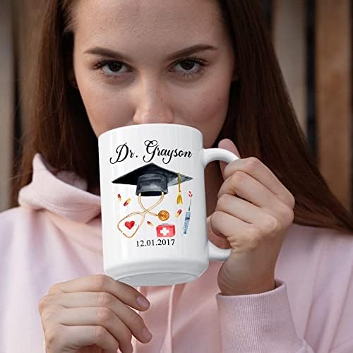 Персонализирана кригла за дипломирање на доктор, д -р керамички чаша, доктор за дипломирање кафе, прилагодена докторска чаша со име, подарок за лекар, студент по мед